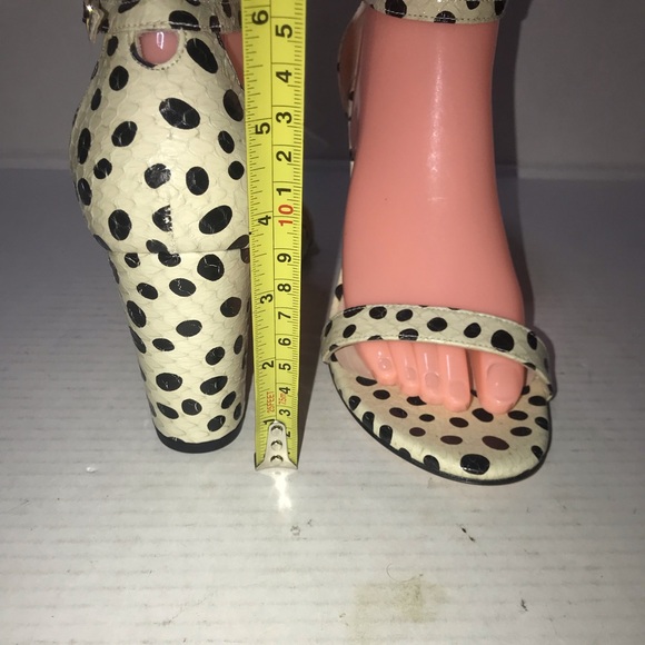 NWOB Stuart Weitzman Nearlynude Cream Dot Spotted Snake Ankle Strap Heels Sz 8 - Picture 3 of 11